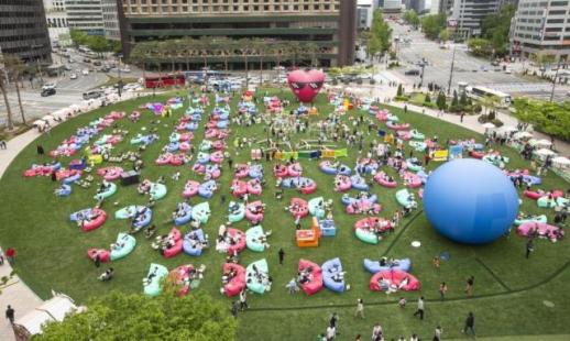 首尔户外图书馆获评市民票选今年最具代表性的首尔市政策