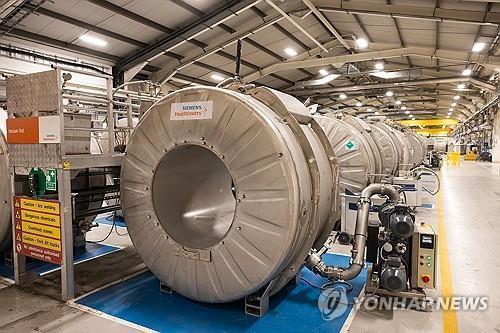 뇌 발달·노화, 9·32·66·83세에 전환점…인생 5단계 거친다