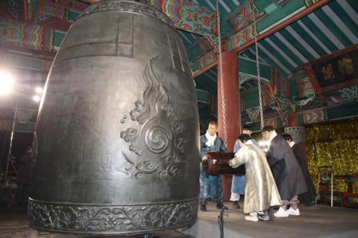 33次钟声敲响新年 首尔31日晚举行普信阁敲钟仪式