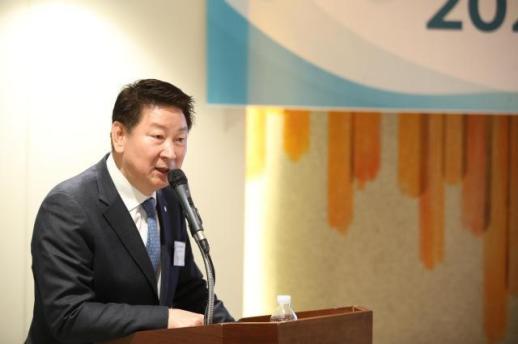 [신년사] 오화경 저축은행중앙회장 경기 침체·규제 강화 과제 지속, 중소서민금융 선도 지원할 것