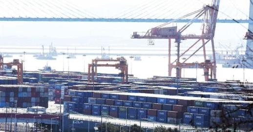 AI·반도체 힘입어 한국 수출 사상 첫 7000억 달러 돌파