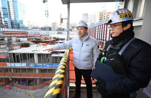 새해 첫 현장 행보 나선 오세훈…주택 공급 확대만큼 안전 관리 중요