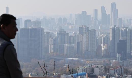 규제 피한 자금, 경매시장으로…서울 아파트 낙찰가율 4년 만에 최고