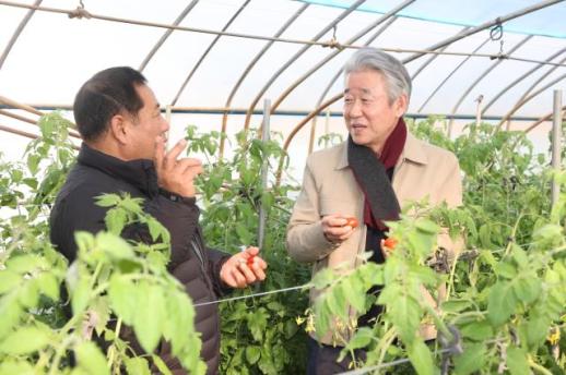 강호동 농협중앙회장 보급형 스마트팜 설치 확대…한국형 미래농업 선도