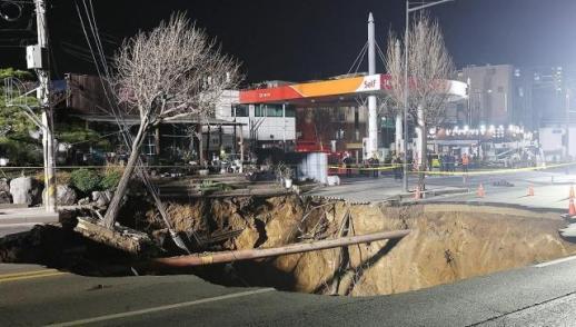 조사 마무리된 명일동 싱크홀 사고…서울시, 피해보상 절차 속도