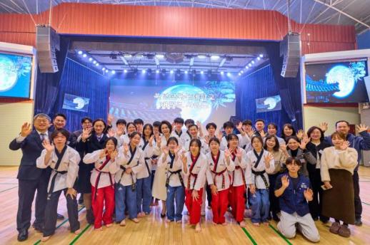 金惠景到访北京韩国国际学校