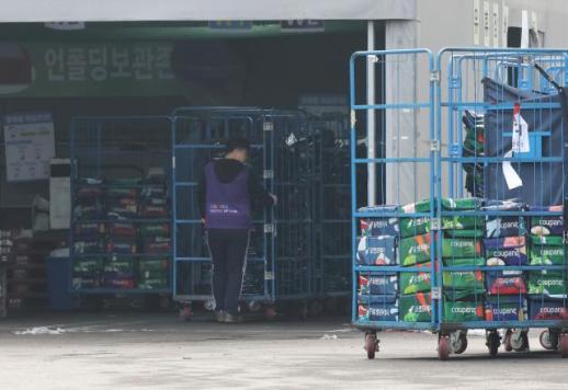 몸집 아닌 영향력 본다… 쿠팡, 공정위 판단의 갈림길