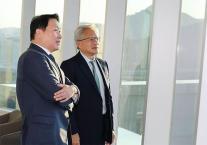 최태원 회장 반도체가 미래다 14년 전 승부수… SK, 시총 1위 AI 제국 대변신