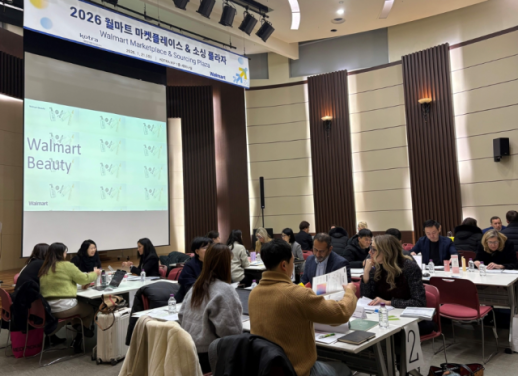 Walmart sends senior delegation to Seoul to expand shelf presence of K-beauty as U.S. demand rises
