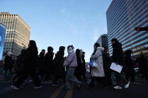 More young people move to Seoul