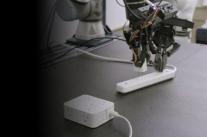 MS, 첫 로보틱스 모델 로-알파 공개... 촉각 느끼고 양손 쓴다