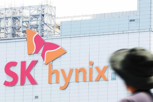 SK하이닉스, 삼성 제치고 새 역사… 작년 영업익 사상 최대