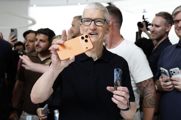 애플, 아이폰17 효과로 어닝 서프라이즈... 역대 최대 매출 경신