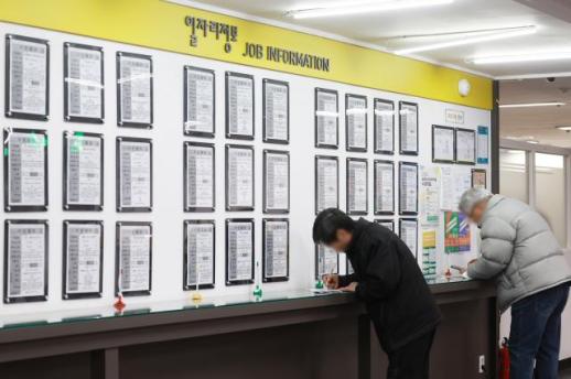 韩国七成高龄人群投身劳动市场 就业率创42年来新高