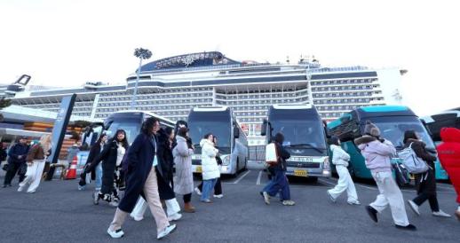 免签政策叠加关系回暖 中国春节游客加速回流韩国