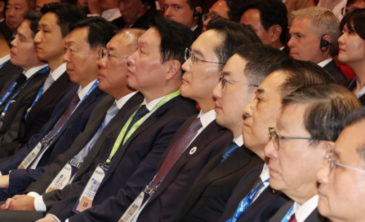 살기 위해 팔다리 자른다, 위기라면서 부동산엔 기웃...ESG 경영의 민낯