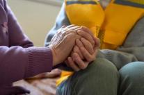 만두 빚고, 쌀 나누고…은행권, 설맞이 독거노인·취약계층 지원 나서