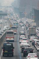 설날 615만대 이동, 귀경길 정체 극심…서울행 최대 10시간