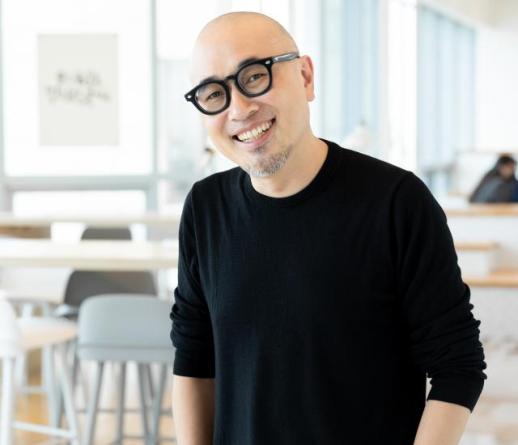 Bamin founder Kim Bong-jin delivers commencement address at Kookmin University graduation