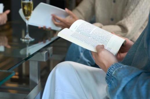 【亚洲人之声】从畅销榜看时代情绪 阅读热潮折射社会心理变迁