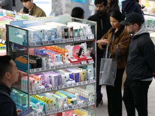 韩国美妆巨头加速出海 海外业绩集体刷新高