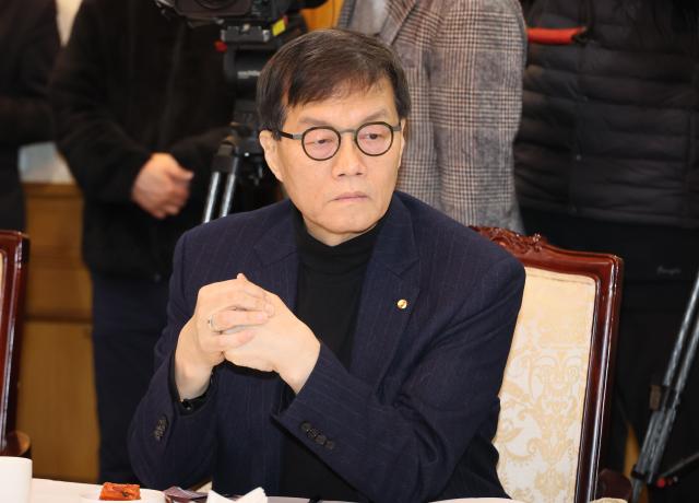 이창용 내수 회복·반도체 호조에 성장률 상당 폭 높아질 것