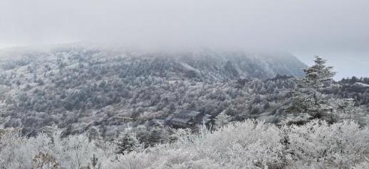 More South Koreans flock to national parks, with Mt. Bukhansan most visited