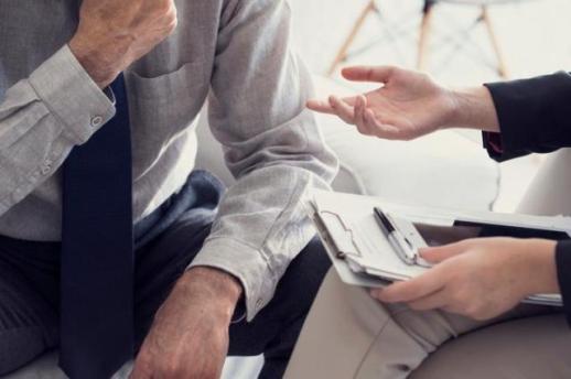 신한·하나금융, 시니어 시장 선점 경쟁…요양·신탁 결합 승부수