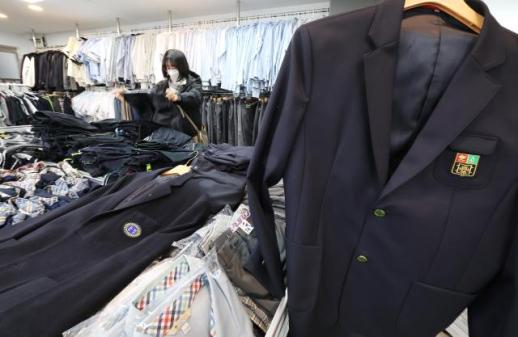 韩国加强教育领域收费监管 校服降价与培训费整治同步推进
