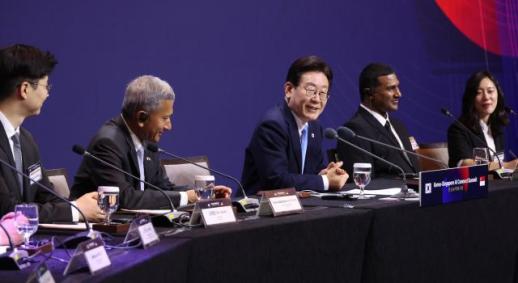 李在明出席韩新人工智能连接峰会