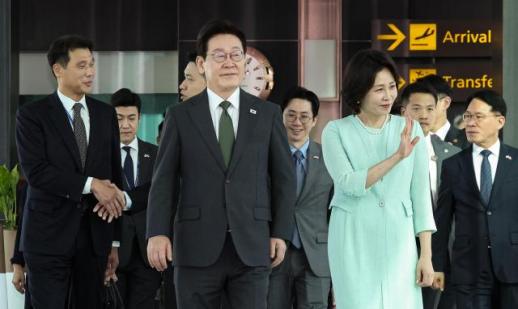 李在明结束新加坡访问前往菲律宾