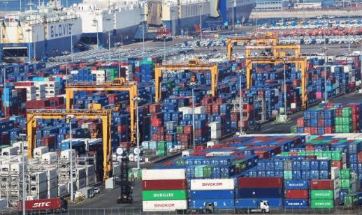 Exports feed black in Koreas C/A surplus for 33rd month in Jan, U.S. stock invest narrows