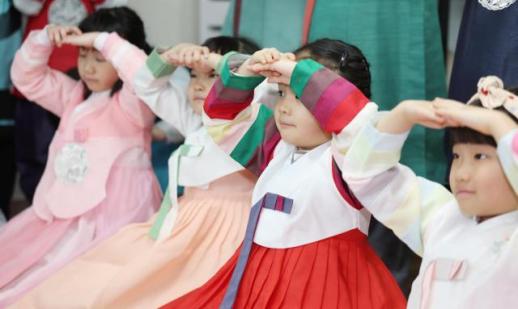 养儿防老成过去时 仅两成韩国人认为赡养父母为子女应尽义务