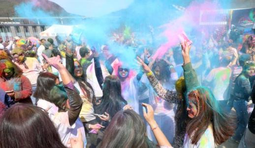 Indian spring festival brings colors flying in Miryang