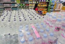 똑같은 물인데 브랜드 달면 1.7배…깜깜이 생수 정보에 소비자 혼란