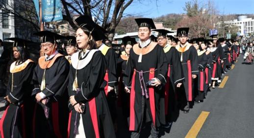 AI reshapes entry-level jobs as Korea nears 20,000 Ph.D. era