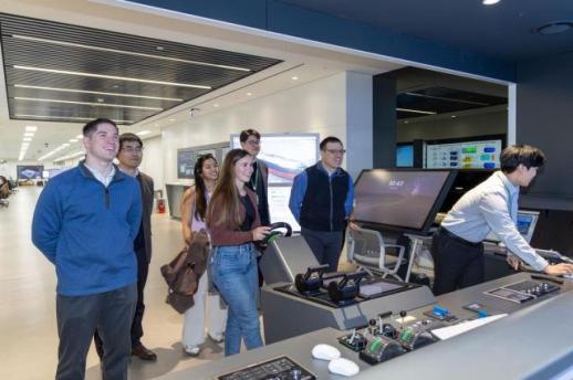 미 해군사관학교 생도들 울산 조선소 찾았다…한국 선박 생산 시스템 주목