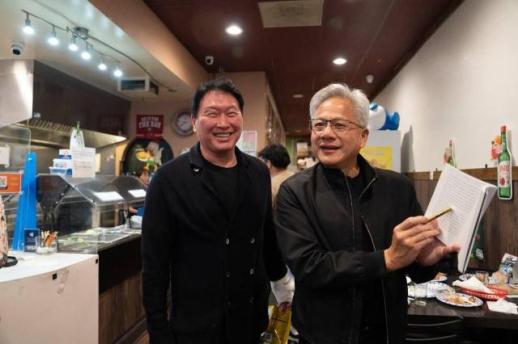 SK集团会长崔泰源与黄仁勋再次会面