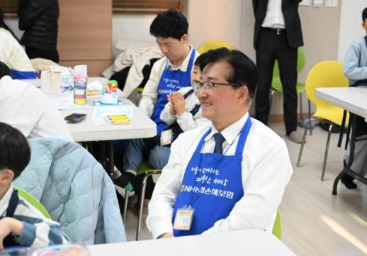 [보험업계 스냅샷] NH농협손보, 시설 아동 대상 미술교육 왕구와 함께 그리는 희망스케치 실시 外