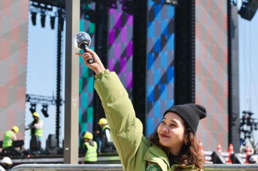 BTS Live D-2: Fans flock to Gwanghwamun ahead of BTS performance