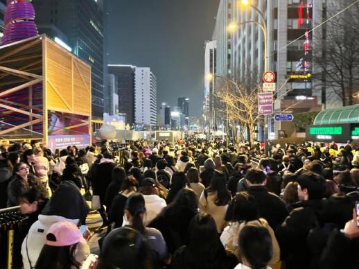 BTS Live: Fans depart Gwanghwamun as Arirang conert closes curtains