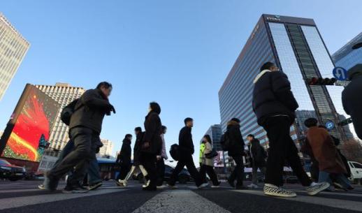 韩国大企业员工平均年薪首破1亿韩元 薪酬差距持续扩大