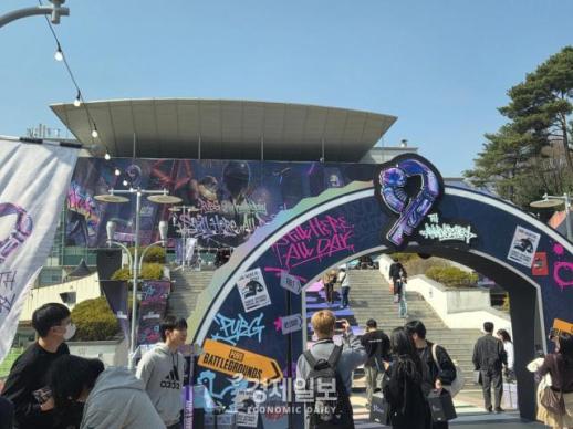 [현장] 배틀그라운드 9주년 오프라인 축제 개최…크래프톤, 장수 게임 IP 확장 나서