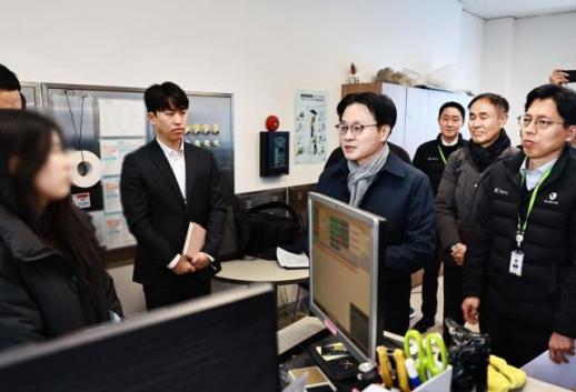 주유소 가격 210원 상한 넘겼다…정부, 합동 점검 착수