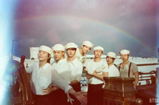 BTS新歌《SWIM》空降公告牌百大金曲排行榜冠军