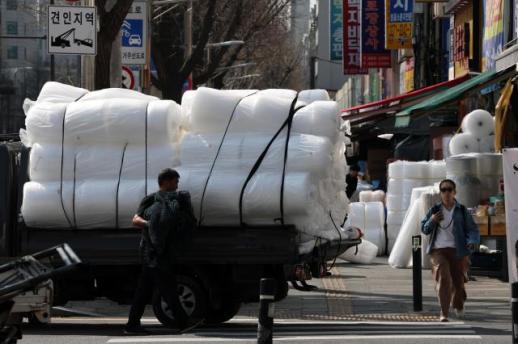 中东局势推高原材料价格 韩国包装材料涨价冲击小微商户