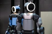 완성차업계, 소형 SUV로 실적 방어…휴머노이드로 미래 건다