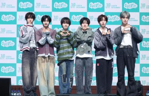 JYP rookie boy band KickFlip drops fourth mini album 