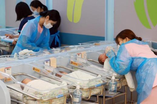 韩国未婚生育占比上升 婚育模式出现转变