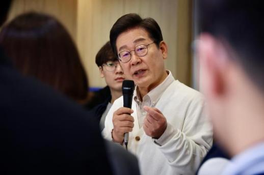 调查：超八成韩国高校教授认可李在明执政首年表现